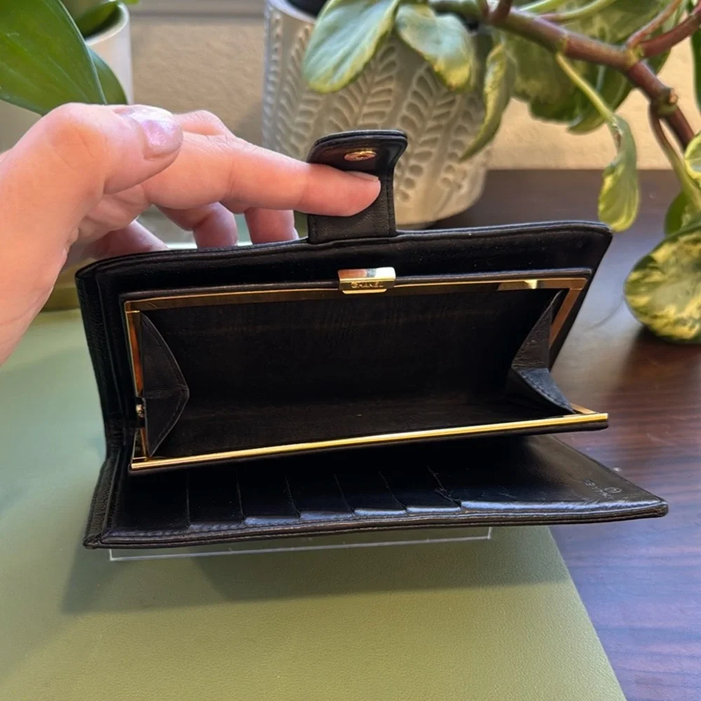 Chanel Caviar Black Kiss Lock Wallet - Picture 6 of 12